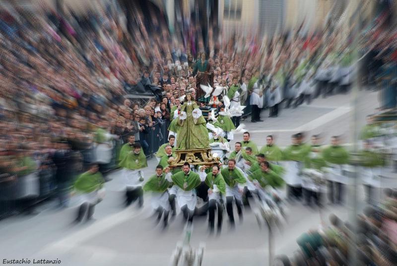 Dietro Piazza Maggiore 술모나 외부 사진