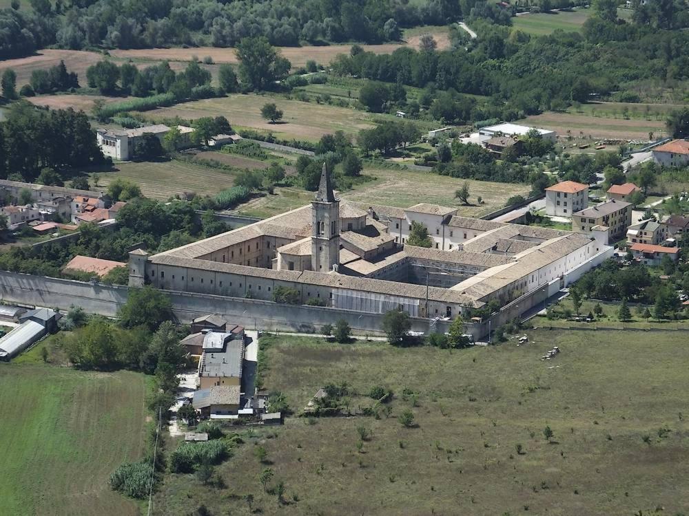 Dietro Piazza Maggiore 술모나 외부 사진