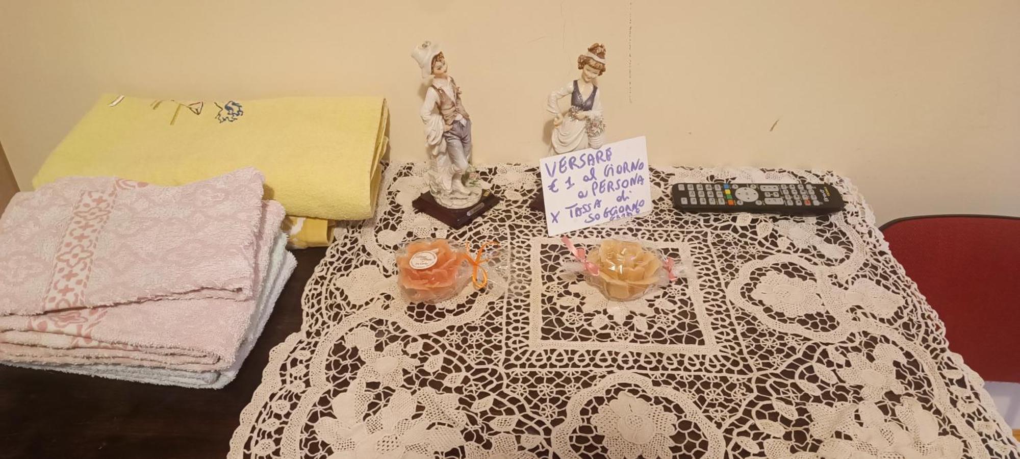 Dietro Piazza Maggiore 술모나 외부 사진