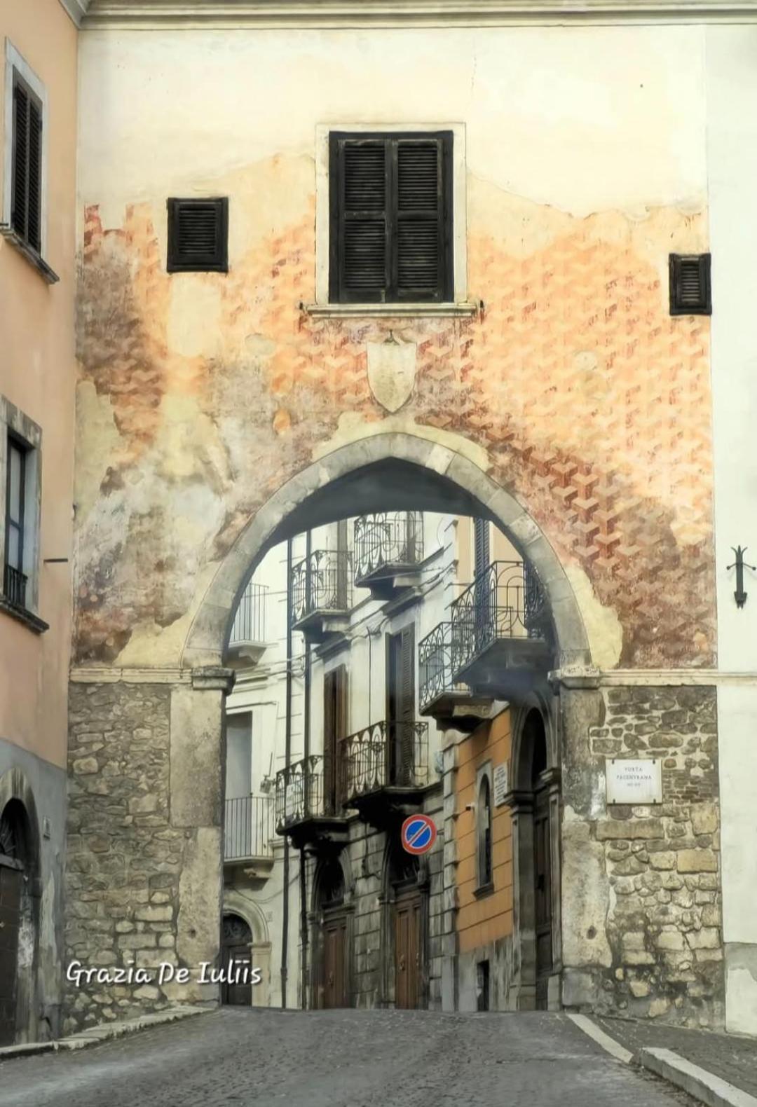 Dietro Piazza Maggiore 술모나 외부 사진